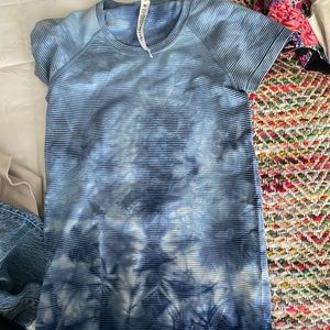 Lulu blue tye-dye swiftly. Size 6. Tight fitting.